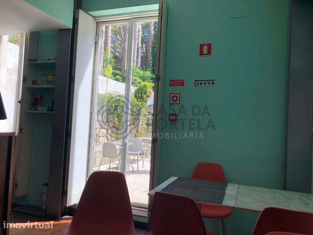 Prédio à venda para restauração totalmente equipado em Massarelos no P - Grande imagem: 5/26
