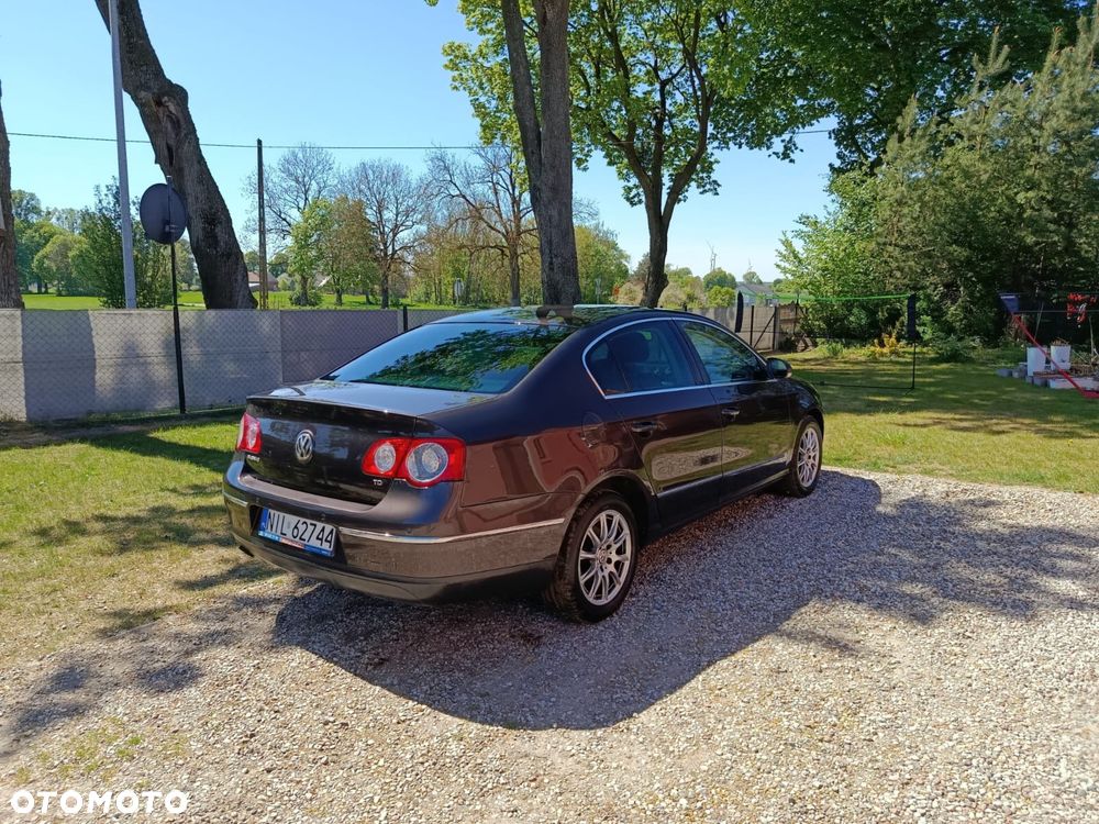 Volkswagen Passat - 2