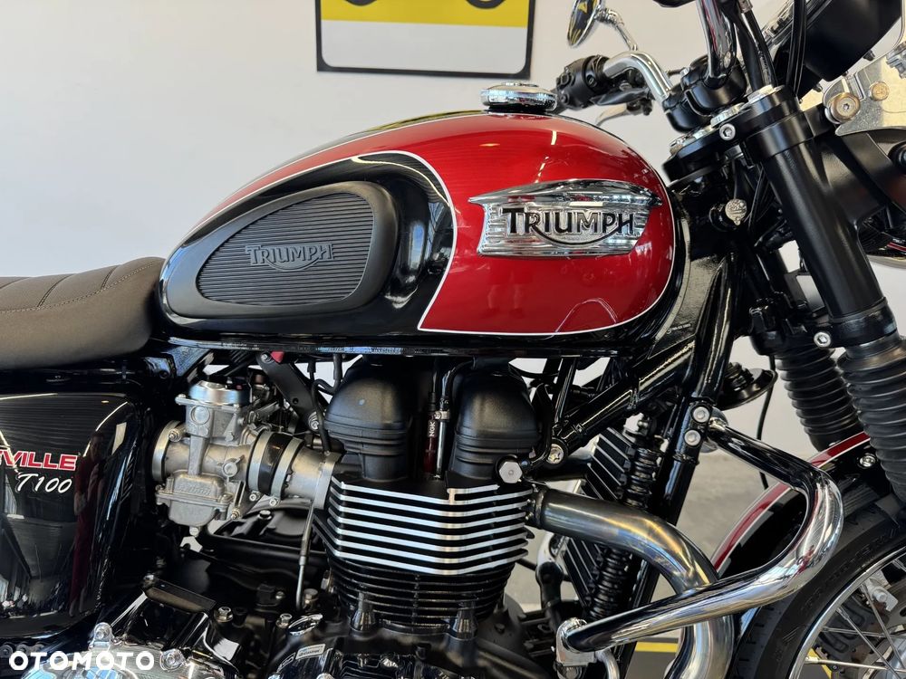 Triumph Bonneville - 13