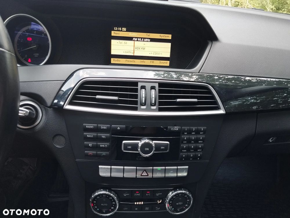 Mercedes-Benz Klasa C 180 T BlueEFFICIENCY - 24