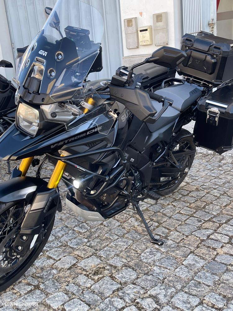 Suzuki v-strom v - 1