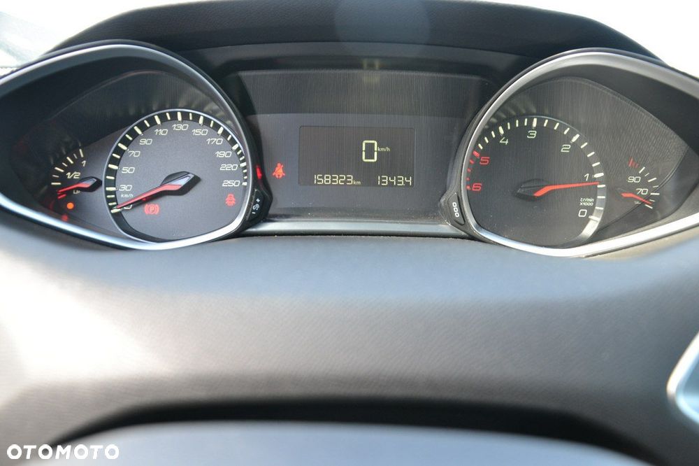 Peugeot 308 - 13