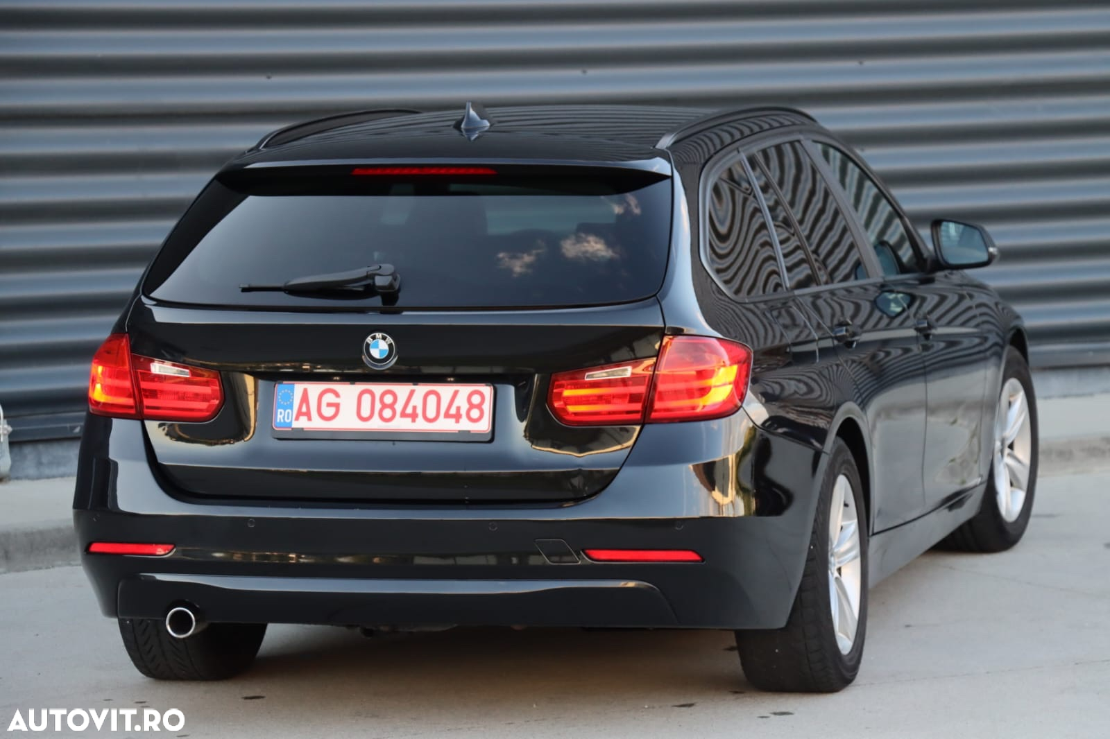 BMW Seria 3 318d DPF Touring Aut. - 15