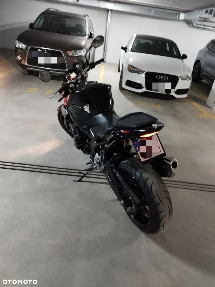 Suzuki GSR - 29