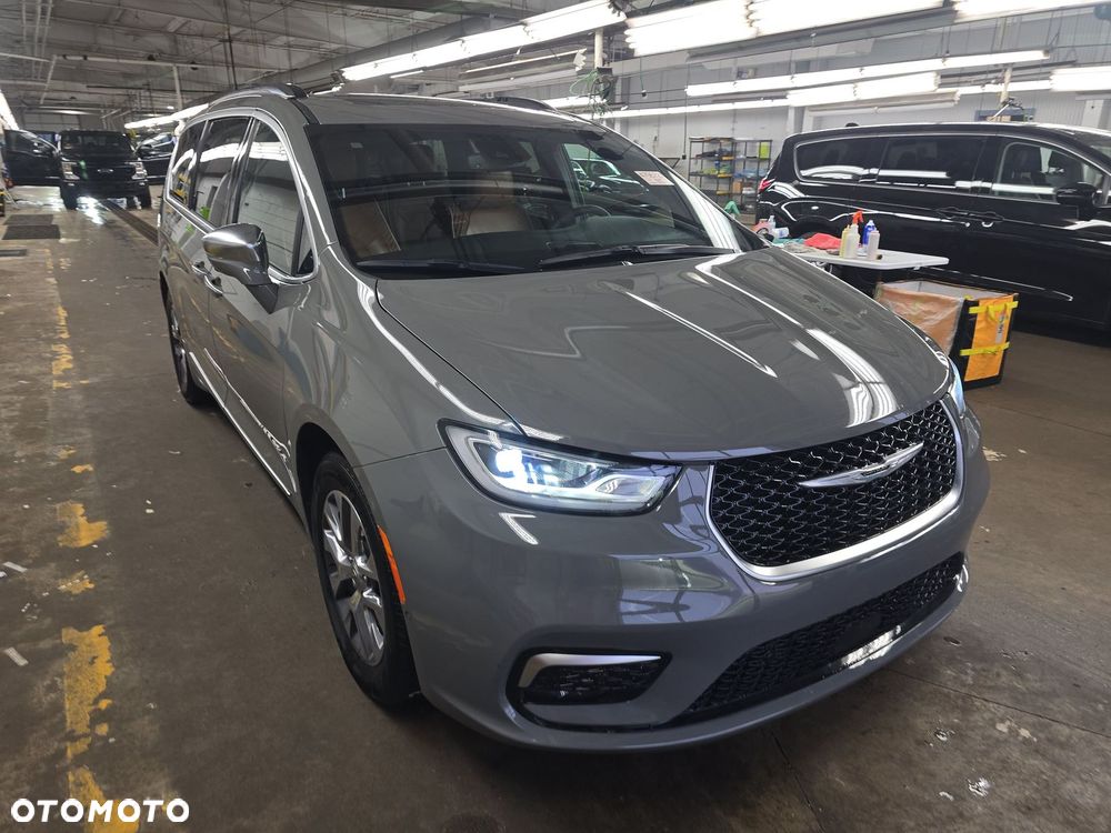 Chrysler Pacifica - 2