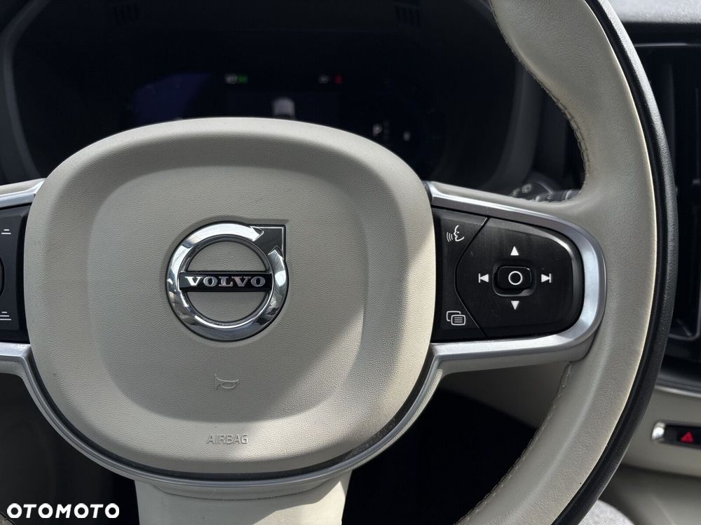Volvo XC 60 B4 D Momentum - 18