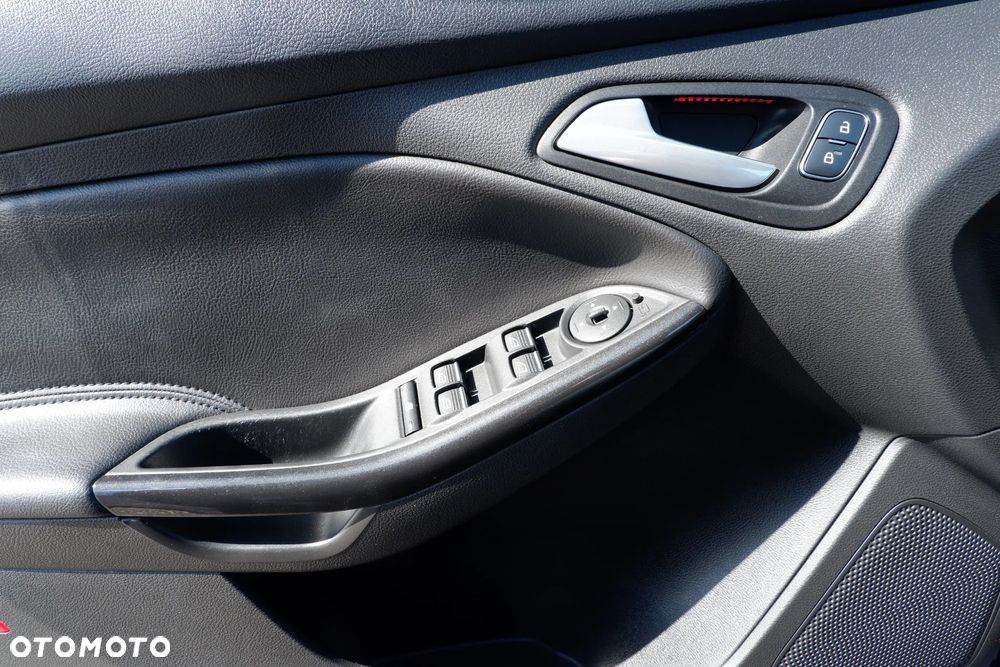 Ford Focus SW 1.5 EcoBoost S&S TITANIUM - 23
