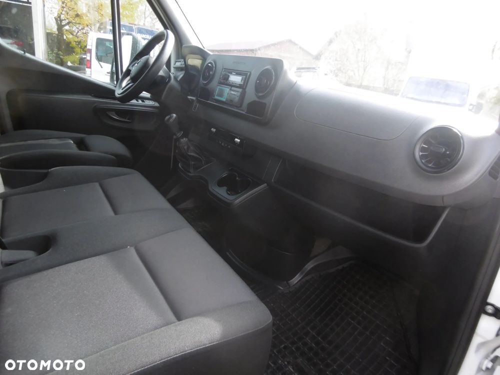 Mercedes-Benz Sprinter - 11