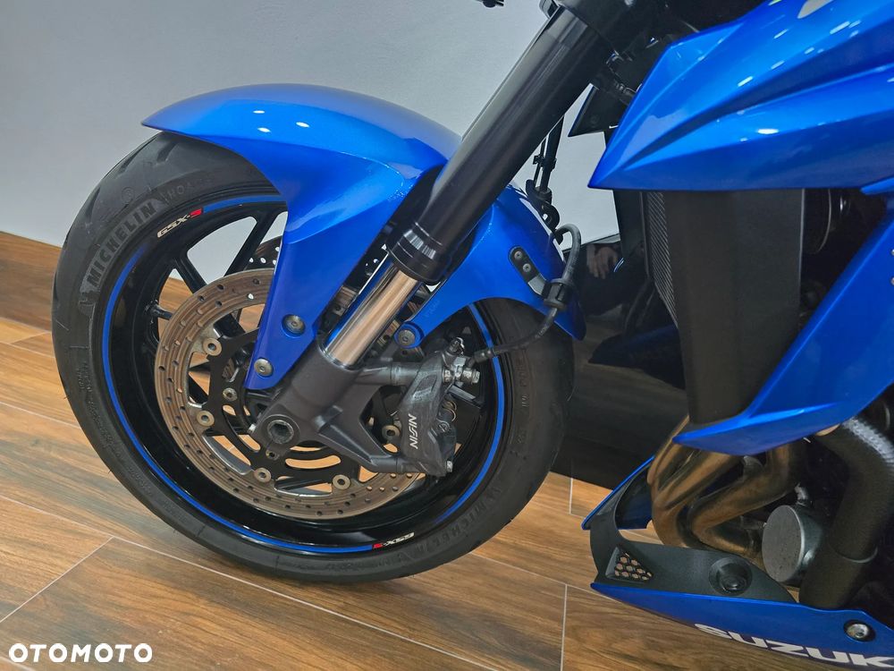 Suzuki GSX - 12