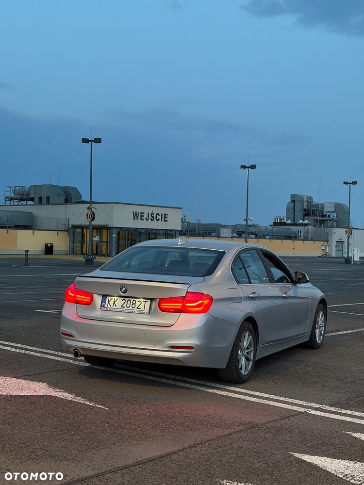 BMW Seria 3 318d - 32