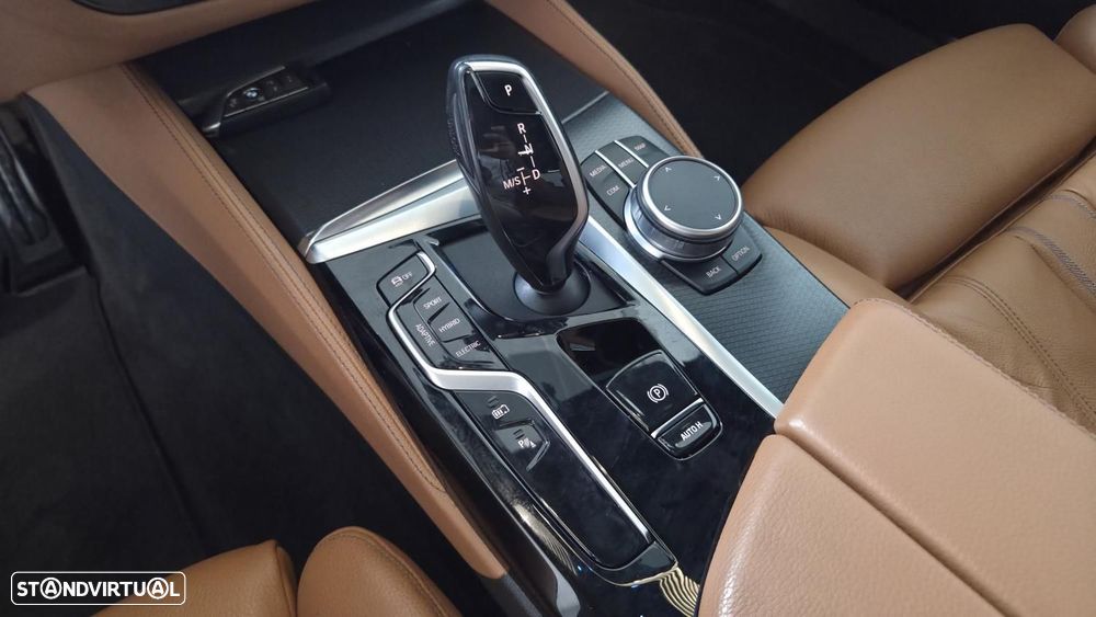 BMW 530 e Pack Desportivo M - 14
