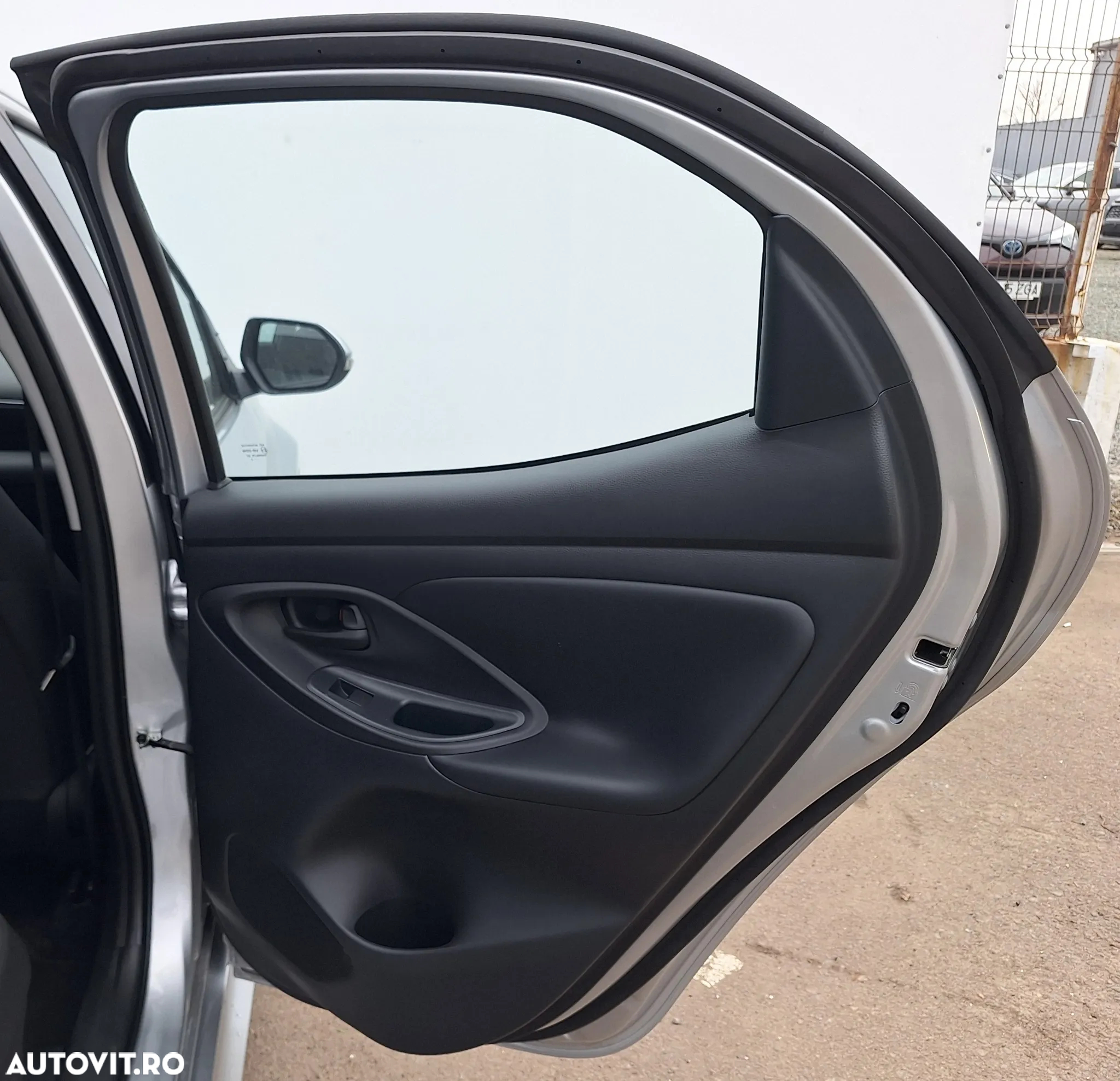 Toyota Yaris 1.5 HEV 116 CP Active - 19