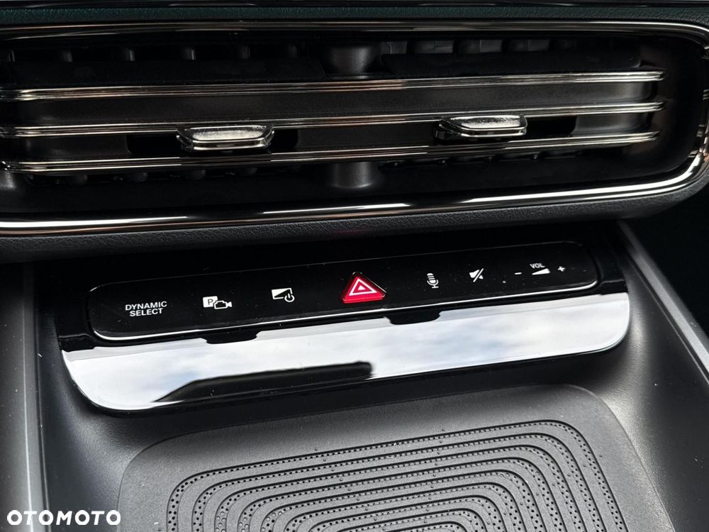 Mercedes-Benz CLA - 27