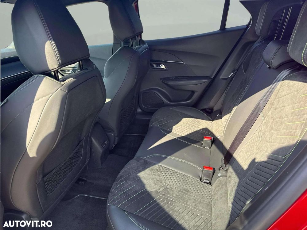 Peugeot 2008 1.2L e-DCS6 MHEV GT - 15