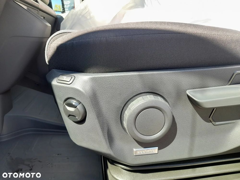 Volkswagen Crafter 35 2.0 TDI L4H3 4490 177 KM - 9