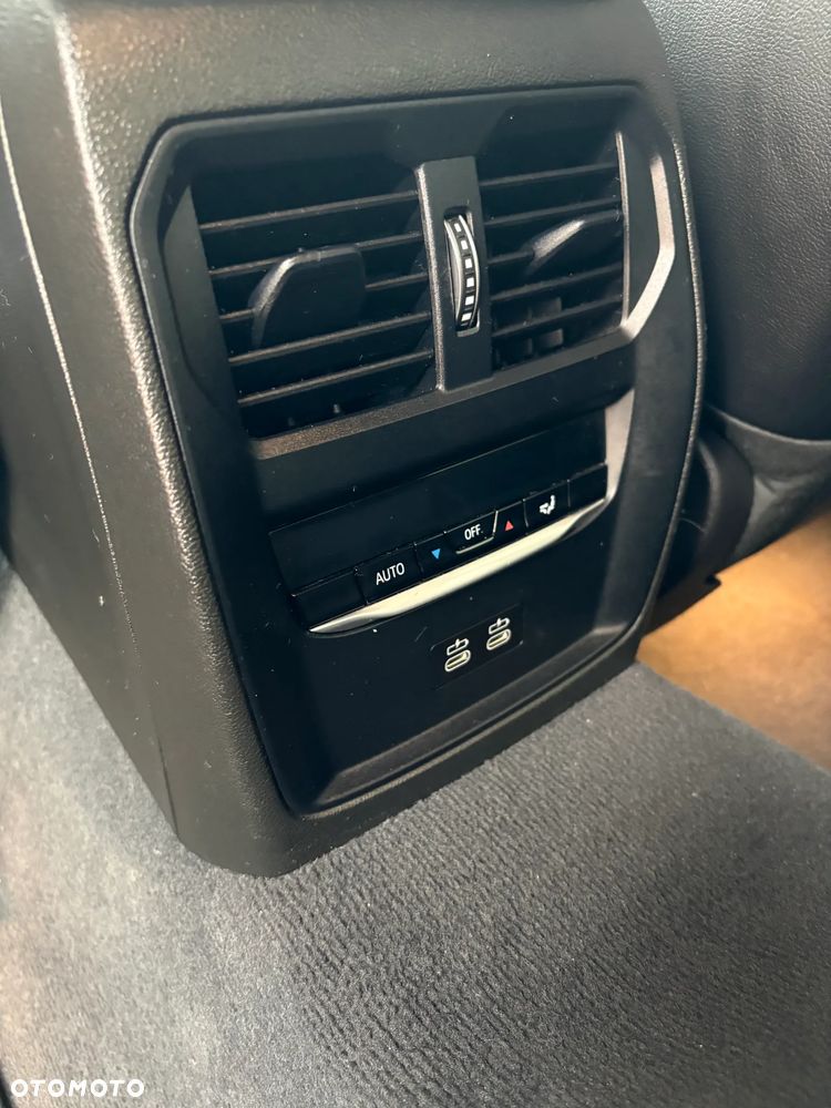 BMW Seria 3 318i M Sport - 9