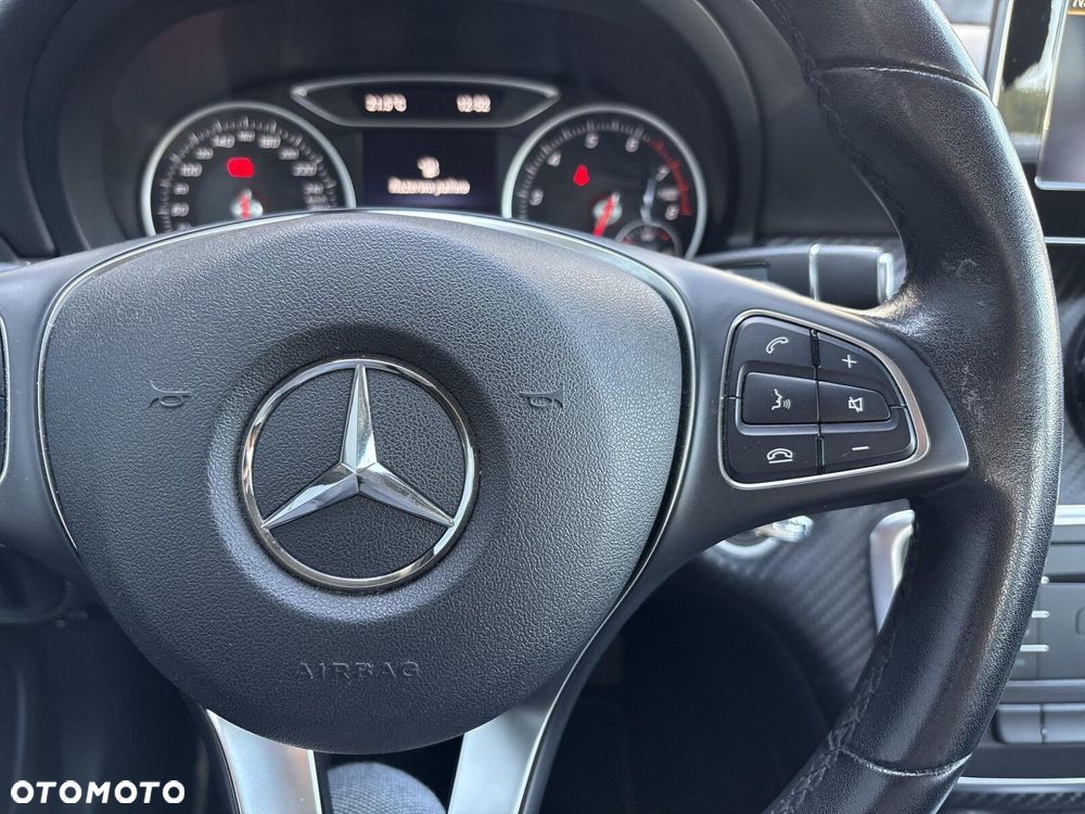 Mercedes-Benz GLA 180 7G-DCT - 19