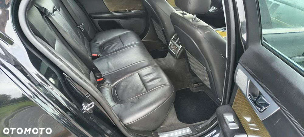 Jaguar XF 2.2 D Luxury - 20
