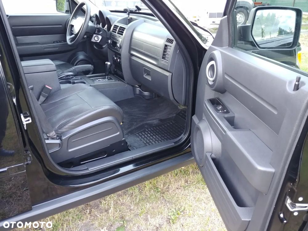 Dodge Nitro - 21