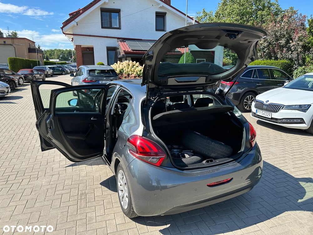 Peugeot 208 - 23