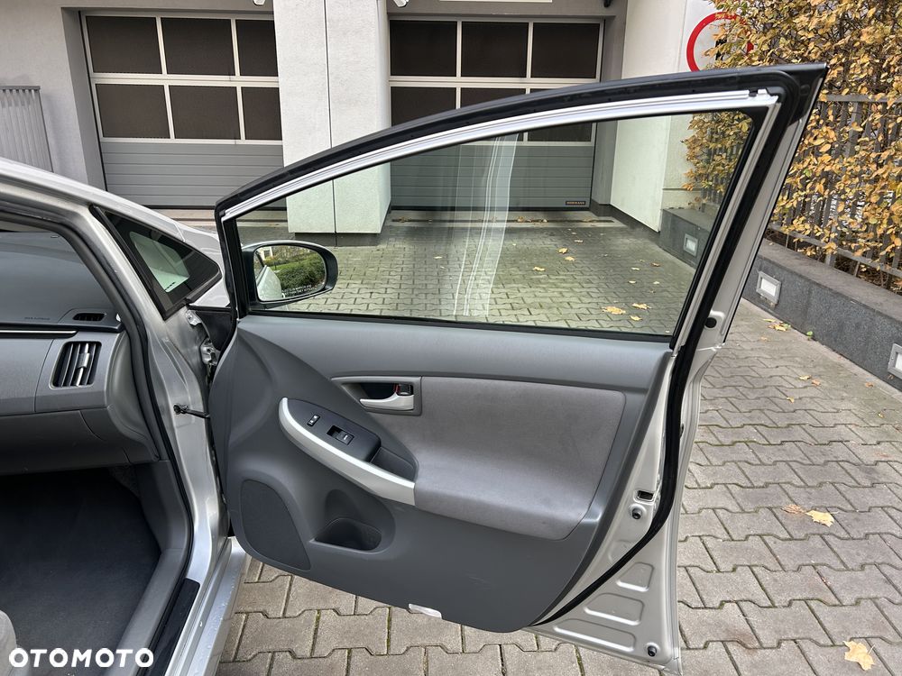 Toyota Prius 1.8 HSD Sol - 18