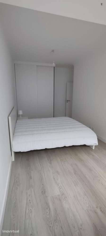 Quarto - localizado em Almada Setubal - Grande imagem: 3/11