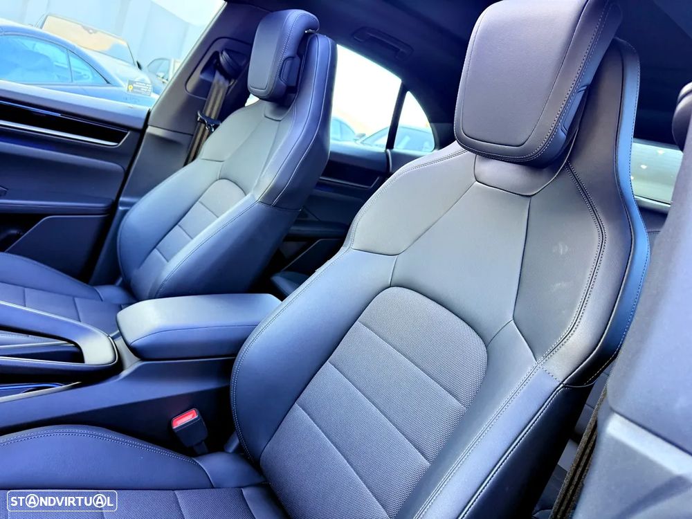 Porsche Macan Electric 4 - 24