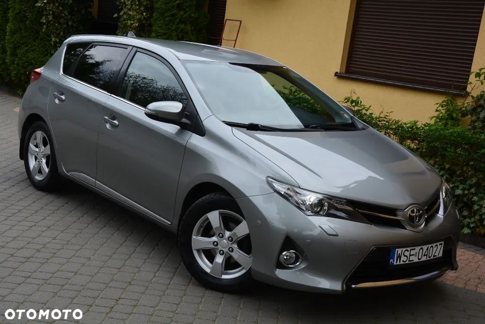 Toyota Auris 1.6 Premium Comfort - 1