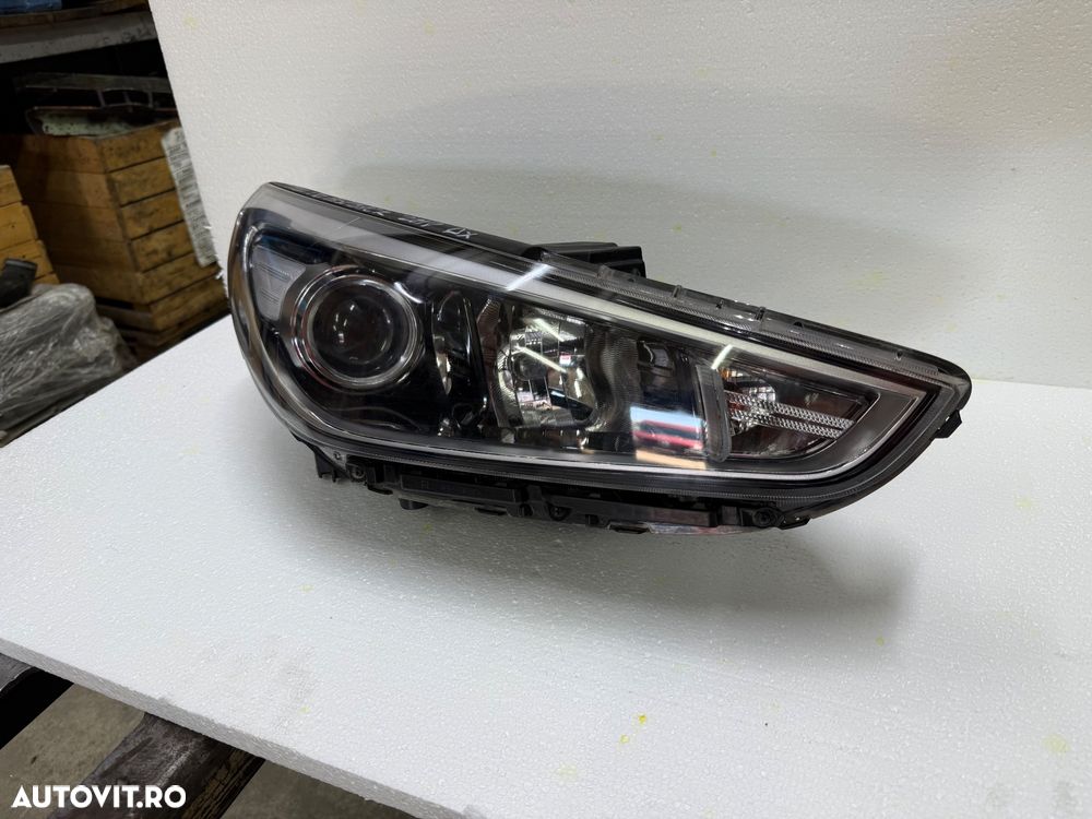Far dreapta cu daylight HYUNAI I30 fastback an 2017-2020 cod 92102-G4020 - 2