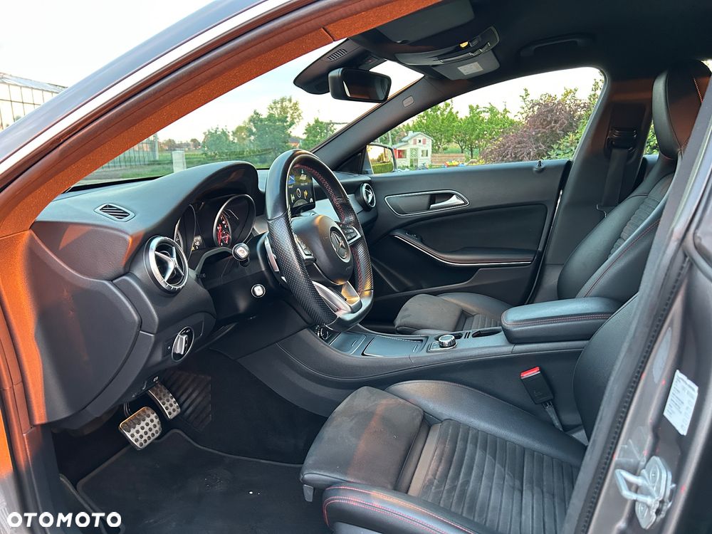 Mercedes-Benz CLA 180 7G-DCT AMG Line - 23