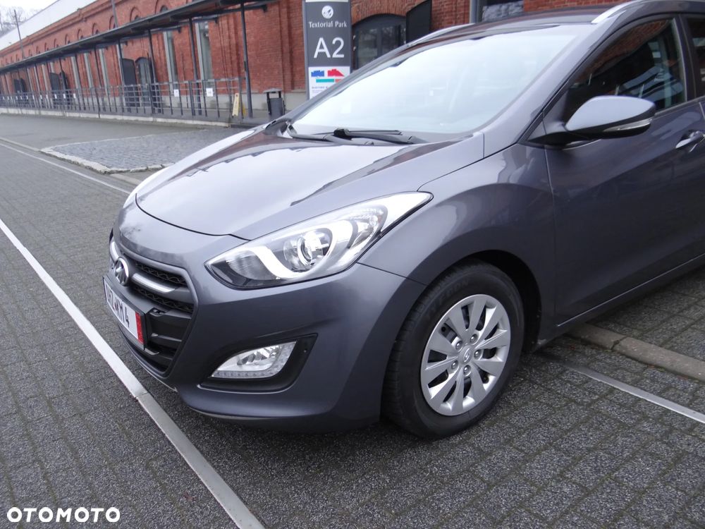 Hyundai i30 blue Kombi 1.6 CRDi Classic Navigation - 13