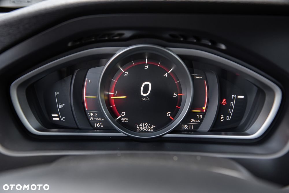 Volvo V40 D3 Geartronic RDesign - 19