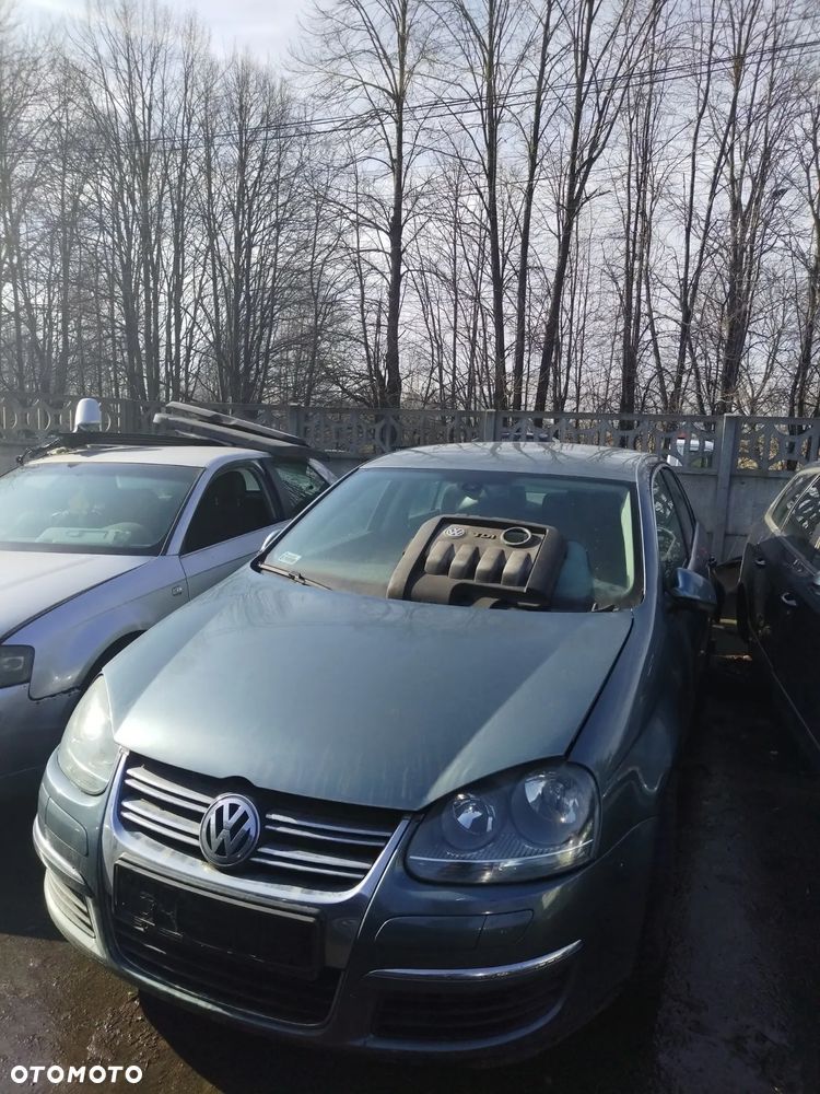 VOLKSWAGEN Jetta IV 4 na części