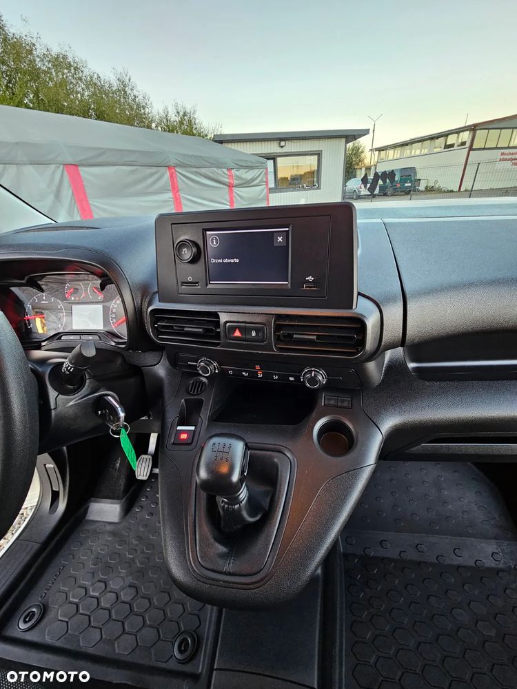 Opel COMBO - 19