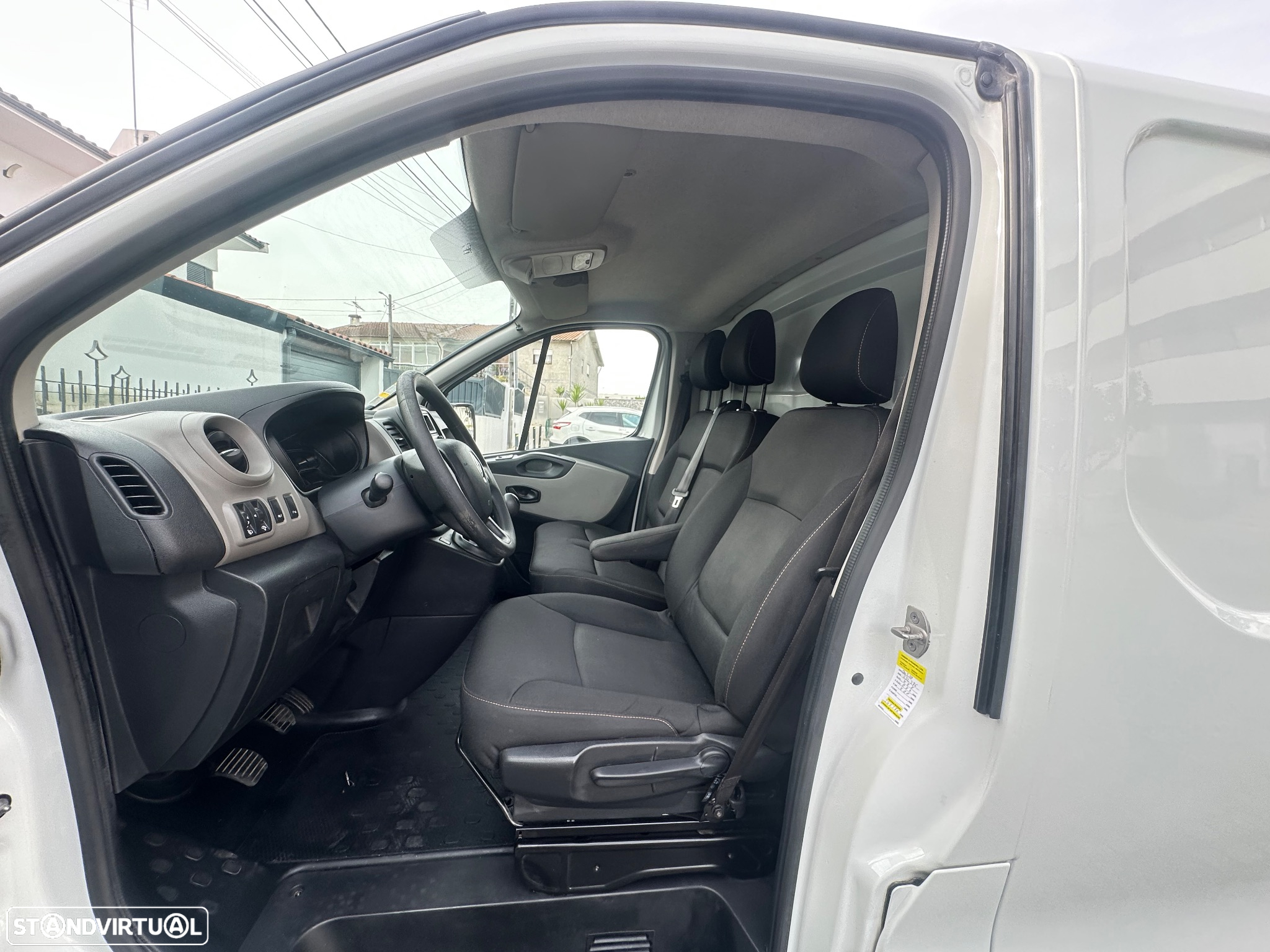 Renault Trafic L2H1 Longa Nacional - 4
