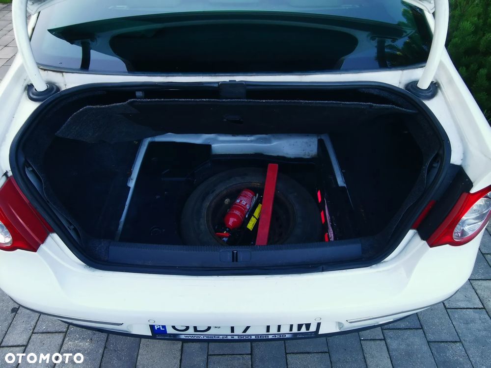 Volkswagen Passat - 25