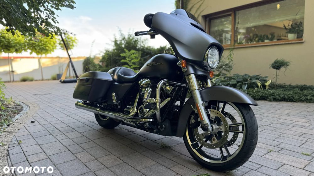 Harley-Davidson Touring Street Glide - 4