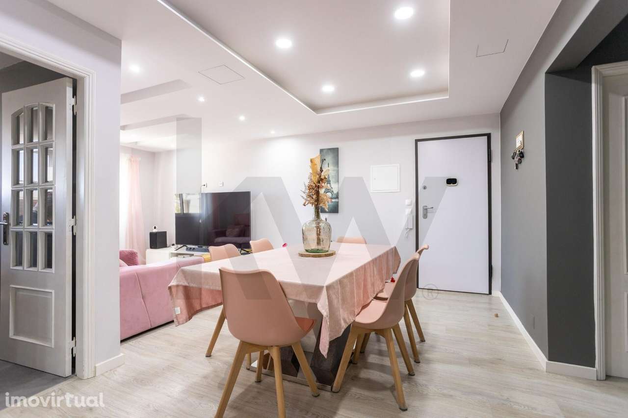 Apartamento T4 em Santo António da Charneca Totalmente Remodelado - Grande imagem: 3/35