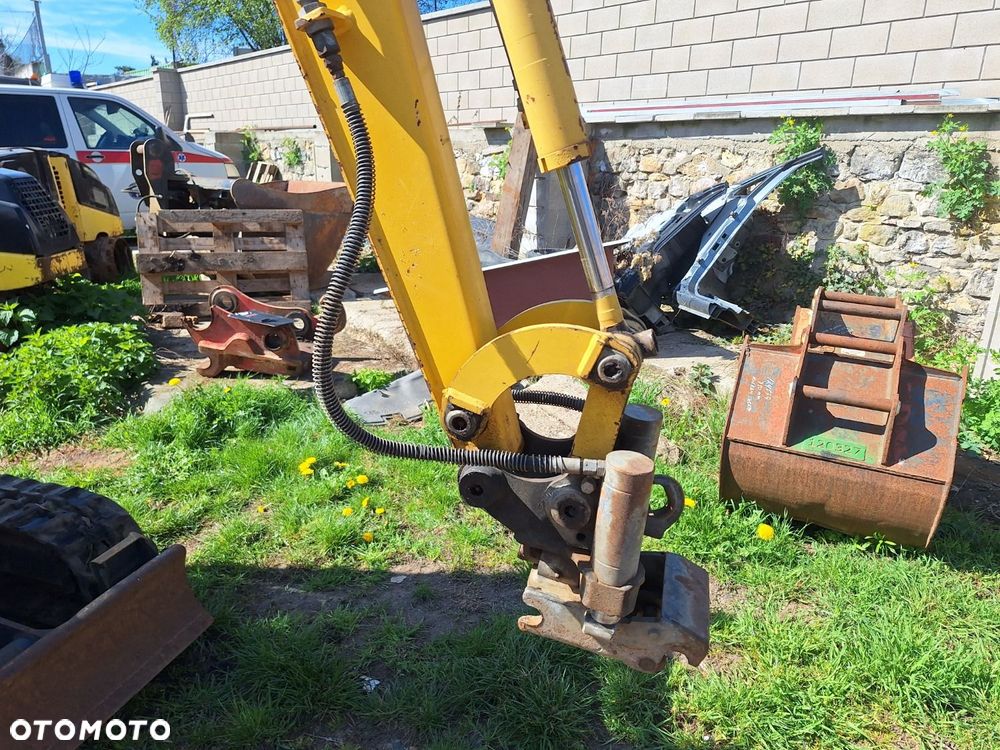 Komatsu Pc16R-3Hs - 24