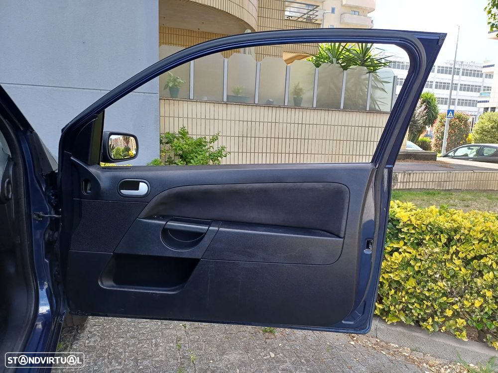 Ford FIESTA 1.4 TDCI VAN - 80 CV - POSSIBILIDADE DE CRÉDITO - 33
