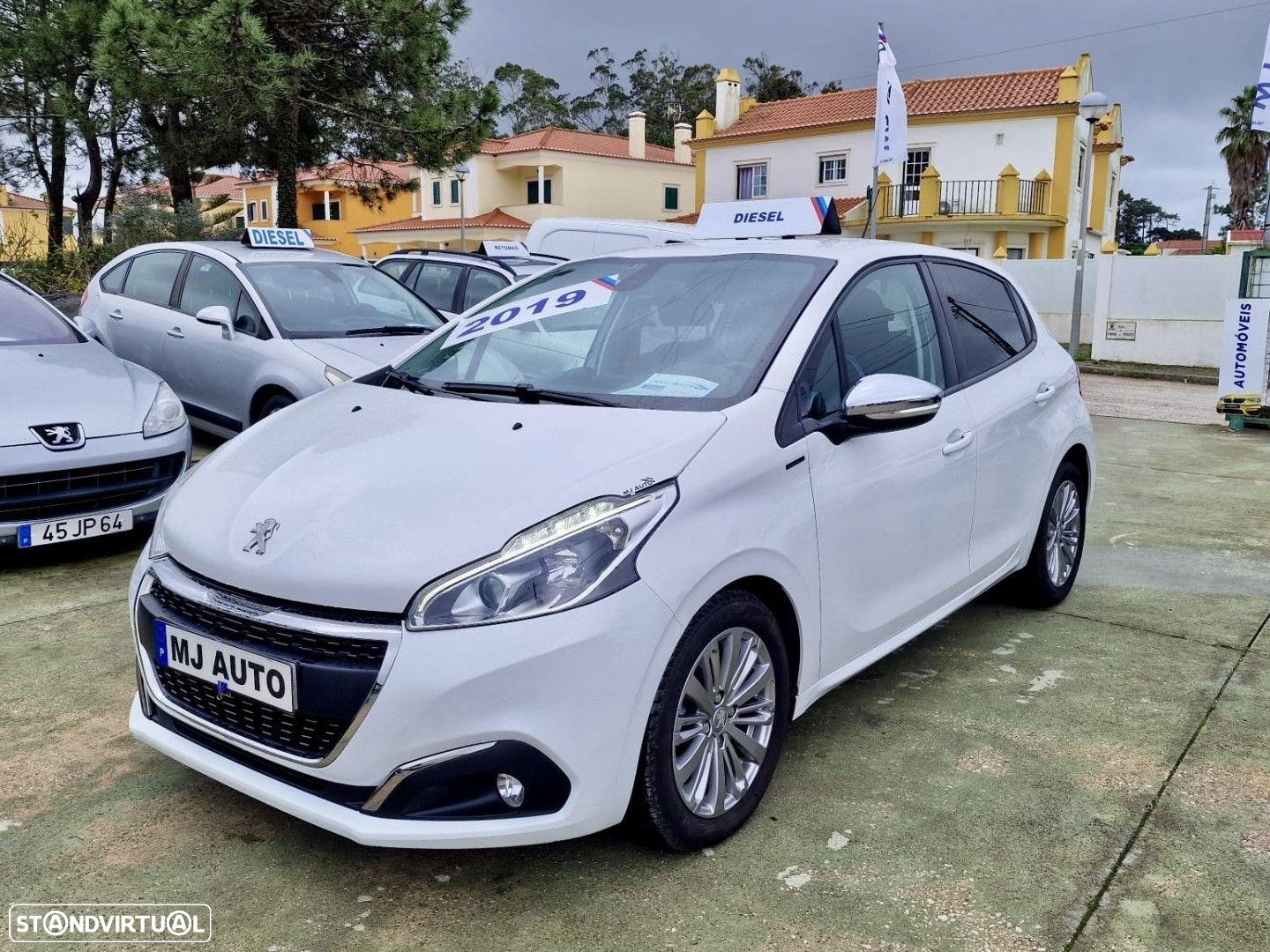 Peugeot 208 1.5 BlueHDi Signature - 4