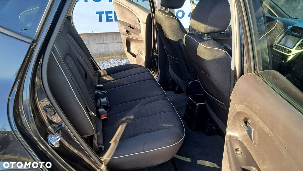 Kia Venga 1.4 CVVT Business Line - 17