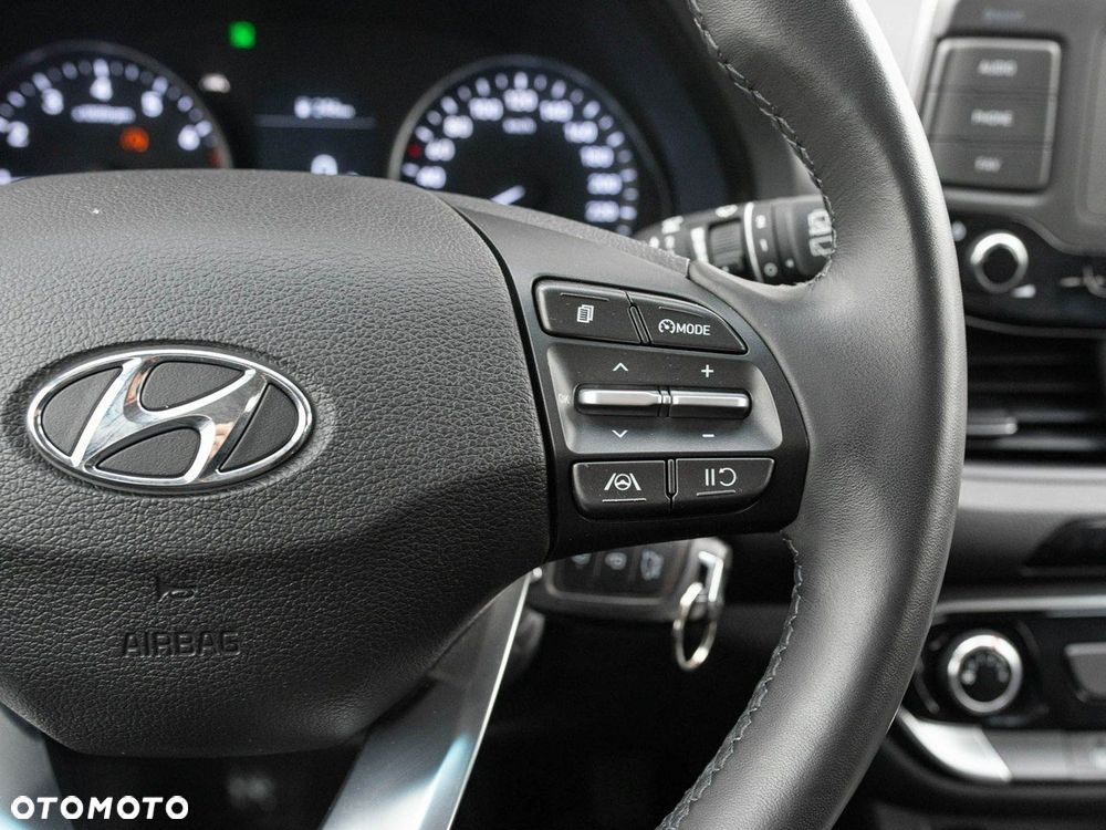 Hyundai i30 1.5 DPI Classic + - 16