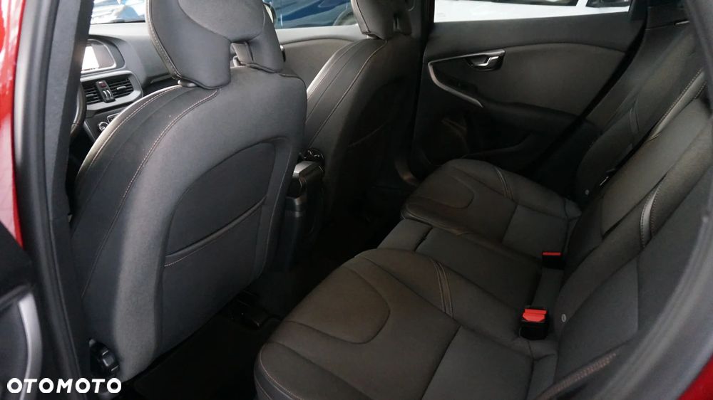 Volvo V40 Cross Country D3 Drive-E SCR Momentum - 17