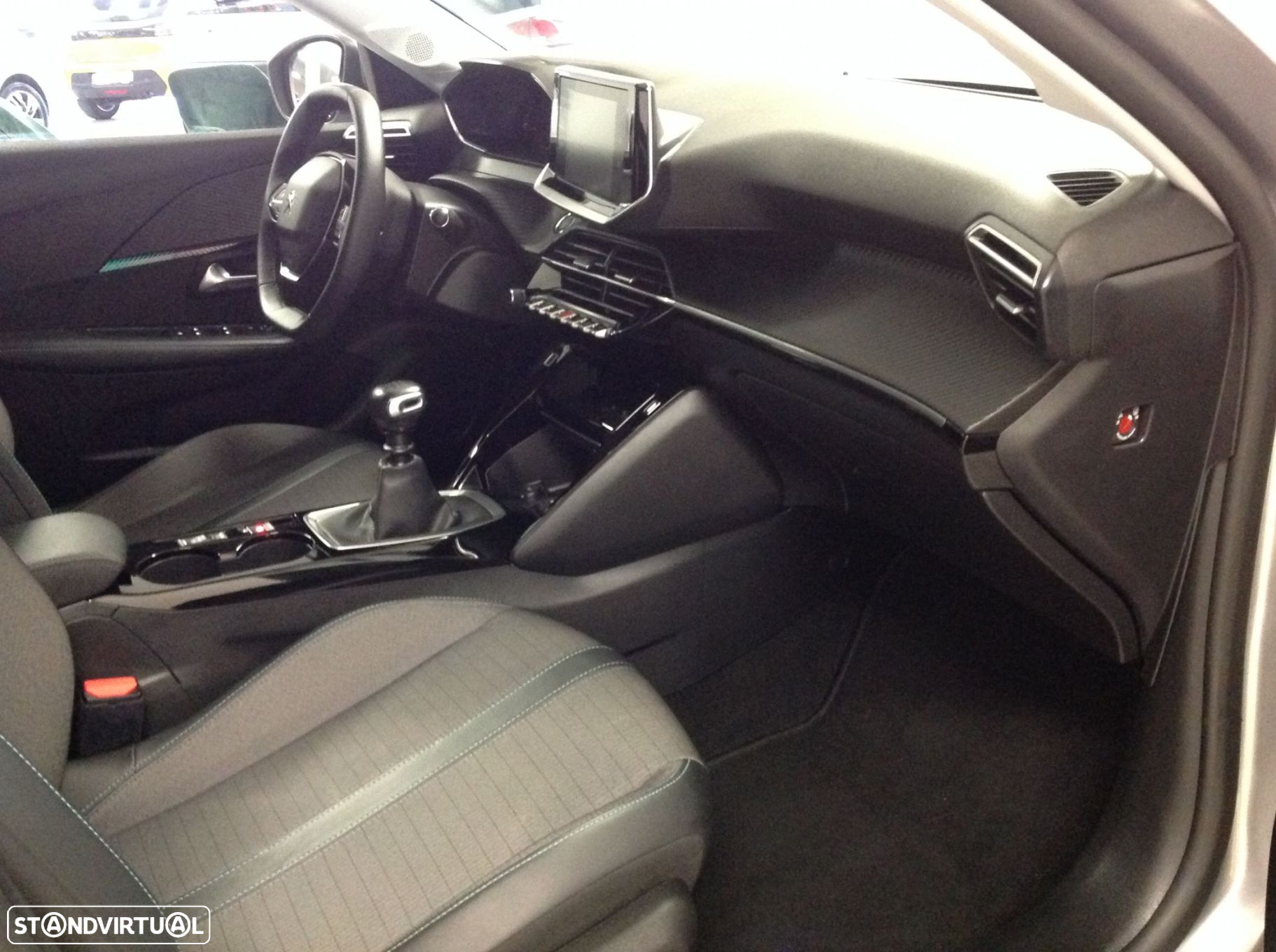 Peugeot 208 1.2 PureTech Allure - 31