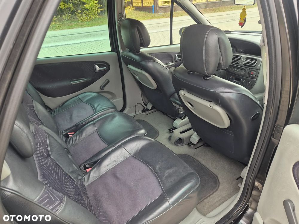 Renault Scenic - 10