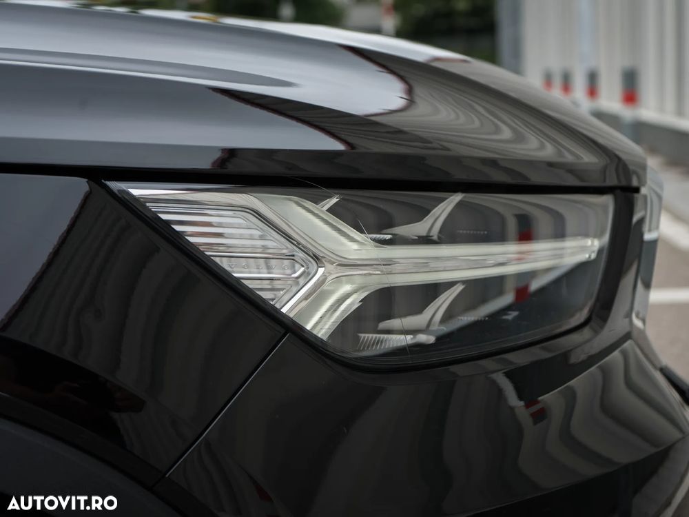 Volvo XC 40 B4 AT8 AWD Mild Hybrid Momentum Pro - 9