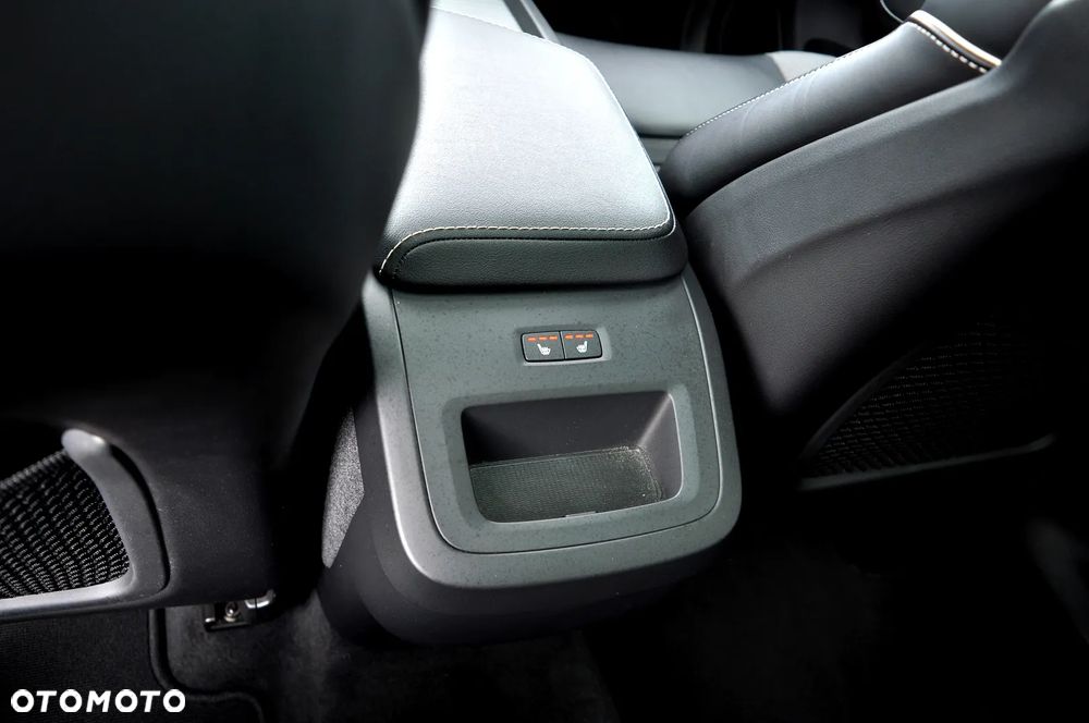 Volvo XC 60 B4 B Plus Dark - 27