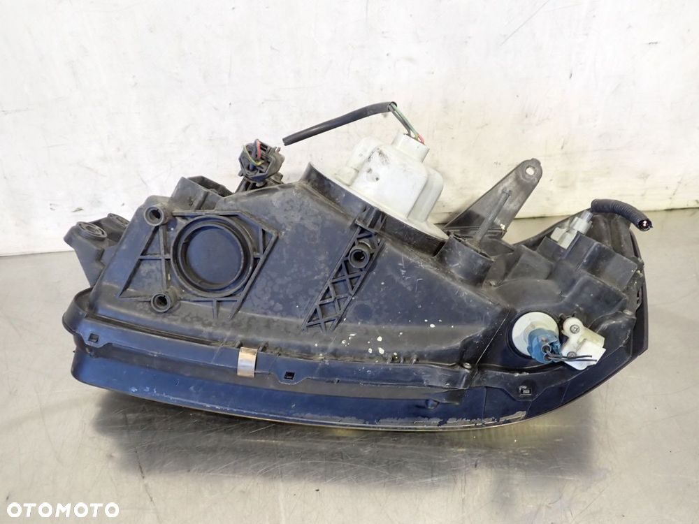 LAMPA PRAWA PRZEDNIA SUBARU LEGACY 2.5 - 8