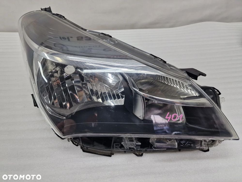 TOYOTA YARIS III 3 LIFT 14- PRAWA ZWYKŁA LAMPA PRZEDNIA PRZÓD , NR KOITO 0D-158 , NR AUKCJI LL401 - 1